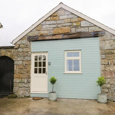 Wagtail Nest, Northfield * Scarborough